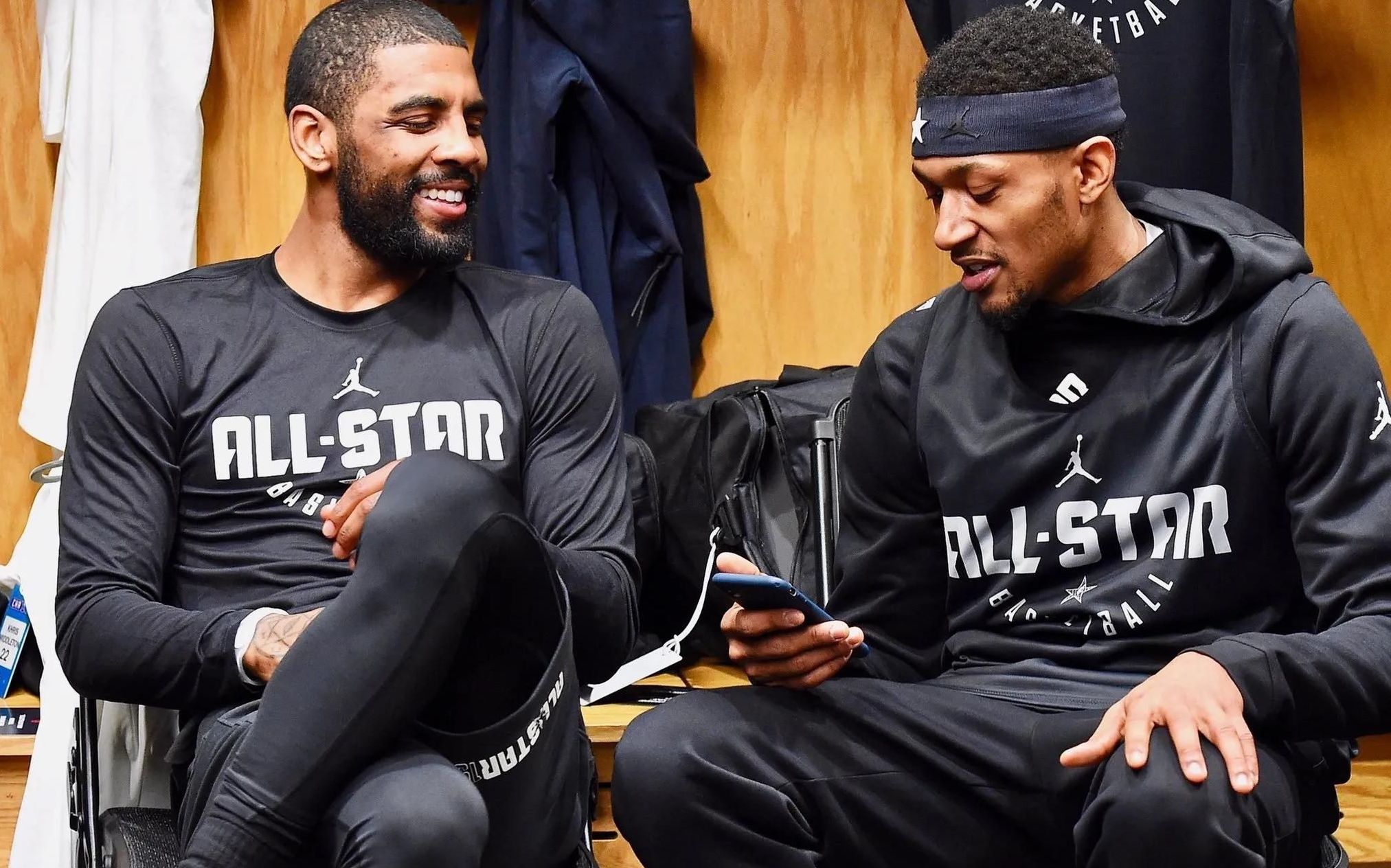 九游引领娱乐潮流-包含重磅！阿贾克斯更衣室发声备战社区盾今夜华盛顿奇才防线松动，多伦多猛龙复出首秀备战法甲的词条